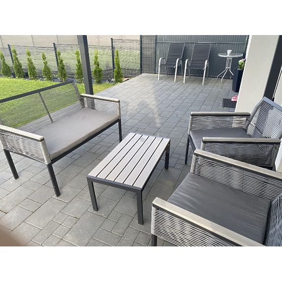 Aluminiowy zestaw mebli ogrodowych (2 x fotel, sofa + stolik) CORTO okrągły szary technorattan