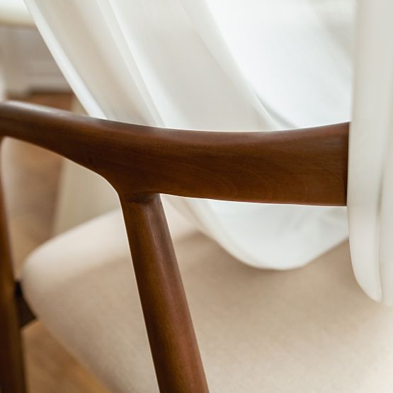 Drewniane krzesło Ludvika, zaokrąglone, orzech/beżowy