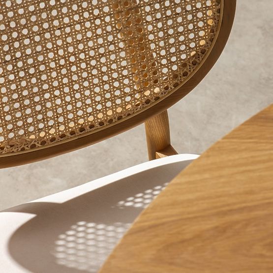 Drewniane krzesło Monet z wiedeńską plecionką, rattan, welur, naturalny/jasny beżowy