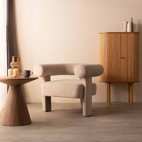 Fotel relaksacyjny Hella jasnobeżowy, aksamitny, zaokrąglony