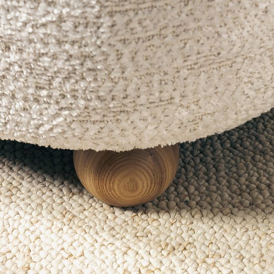 Fotel relaksacyjny Monroe beżowy/naturalny, zaokrąglone kształty, nóżki kulki