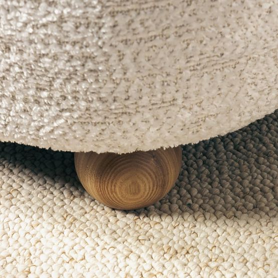 Fotel relaksacyjny Monroe beżowy/naturalny, zaokrąglone kształty, nóżki kulki