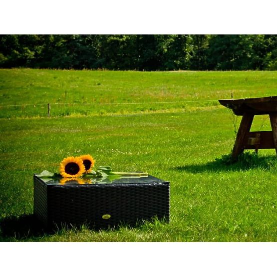 Kwadratowy stół z czarnego technoratanu