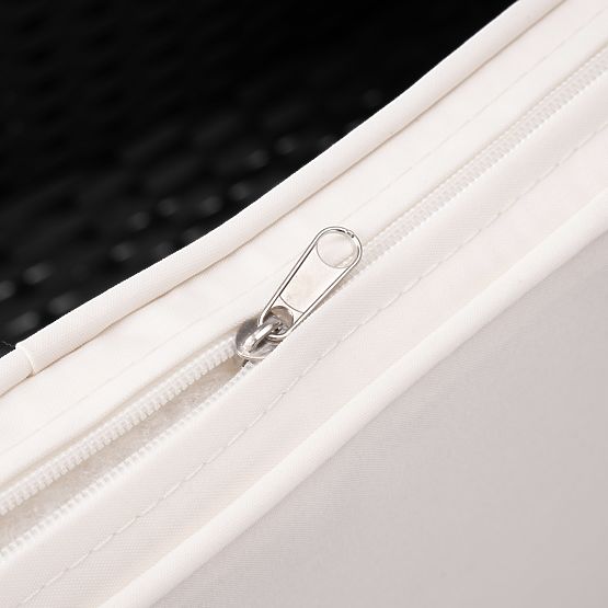 Ławka ogrodowa z technorattanu sofa CORDOBA czarna z beżowymi poduszkami