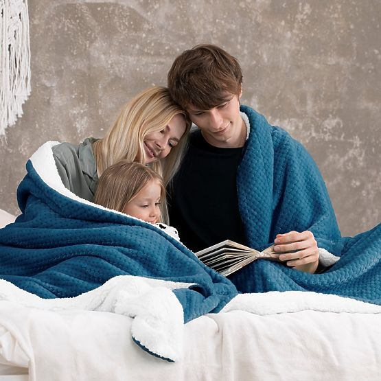 Narzuta SHLEEPY kolor indygo żakardowy klasyczny styl 130x180