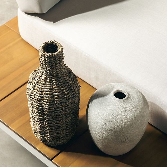 Ogrodowa narożna sofa z stolikiem Porticato, drewno akacjowe FSC, wygląd teaku, jasnobeżowa