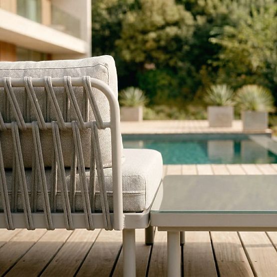 Ogrodowa narożna sofa ze stolikiem Amarello, aluminiowa, pleciona, jasnobeżowa/beżowoszara