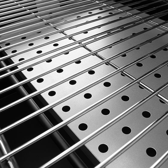 Ogrodowy grill węglowy z pokrywą MEJOR