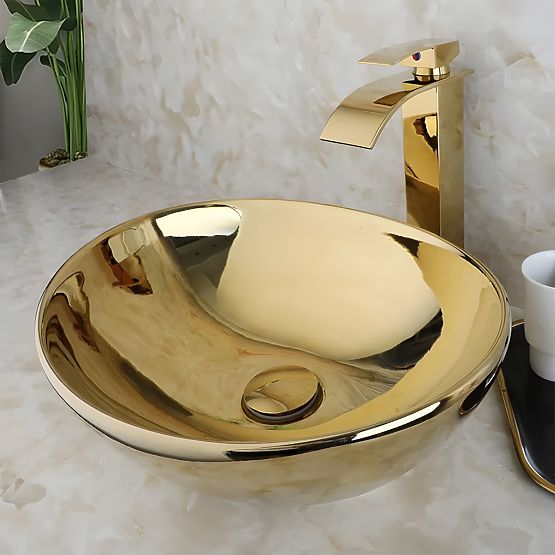 Ponadczasowa umywalka Rea Sofia Gold