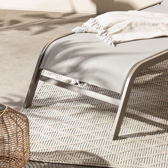 Regulowane leżak ogrodowy Sandy, jasnoszary/beżowy