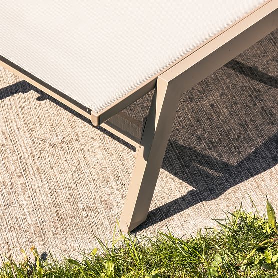 Regulowane leżak ogrodowy Shelly, aluminiowe, beżowe