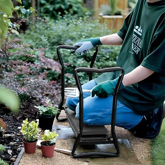 Składany stołek-klęcznik do pracy w ogrodzie 2w1 - niebieski