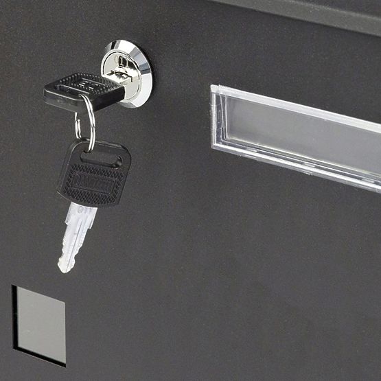 Stalowa skrzynka pocztowa