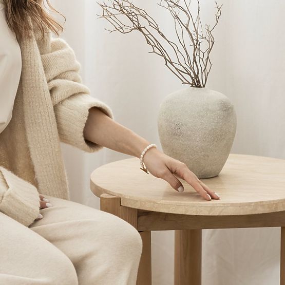 Stolik boczny Medley 50 cm, okrągły, trawertyn/jesion