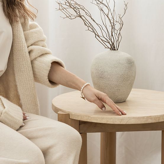 Stolik boczny Medley 50 cm, okrągły, trawertyn/jesion