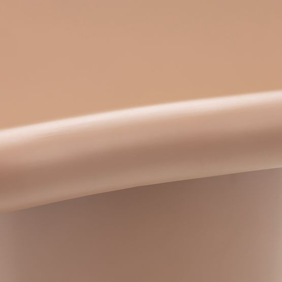 Stolik boczny Monaco cynamonowy, matowy, zaokrąglone kształty