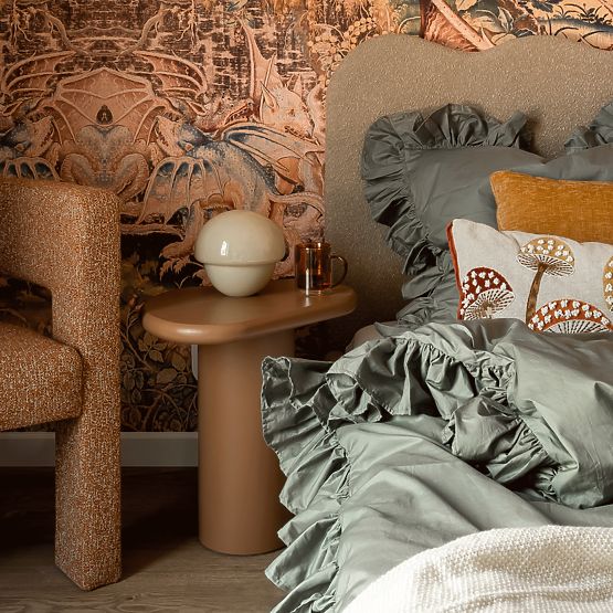 Stolik boczny Monaco cynamonowy, matowy, zaokrąglone kształty