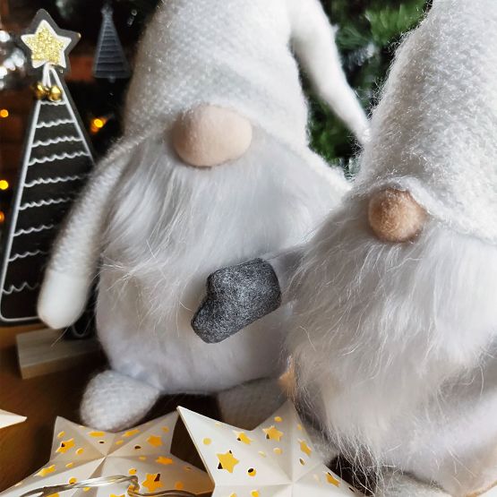 Świąteczny skrzat YX068 50cm Biały