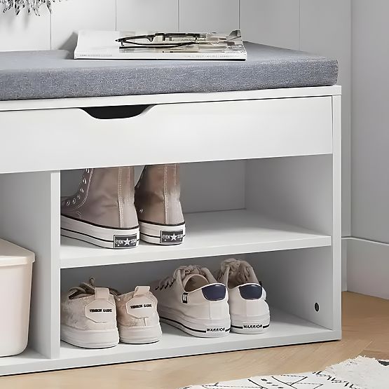 Szafka na buty z szarym siedziskiem i otwieranym siedziskiem 3 półki biała