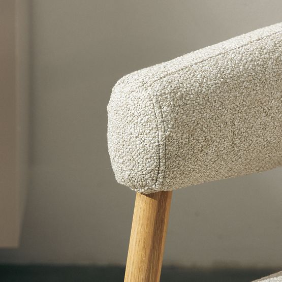 Tapicerowane krzesło/fotel Montepulciano, jasnobeżowe/dębowe drewno, zaokrąglone