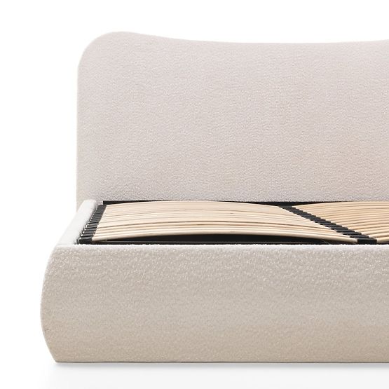 Tapicerowane łóżko Derry 140x200 cm, z rusztem i schowkiem, zaokrąglone, beżowe