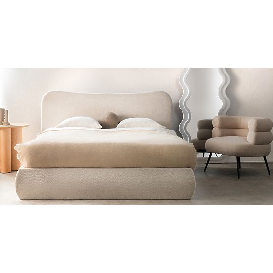 Tapicerowane łóżko Derry 140x200 cm, z rusztem i schowkiem, zaokrąglone, beżowe