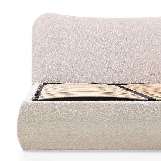 Tapicerowane łóżko Derry 140x200 cm, z rusztem i schowkiem, zaokrąglone, beżowe