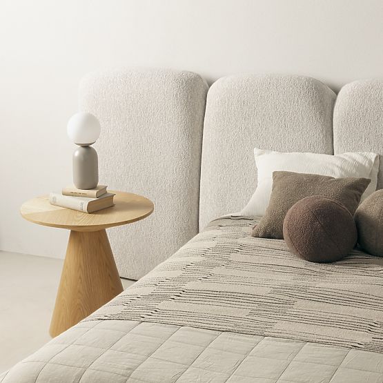 Tapicerowane łóżko Fencee 160x200 cm, z stelażem, zaokrąglone, jasnobeżowe