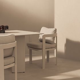 Ogródowe krzesło Japori aluminiowe, jasnobeżowe, zaokrąglone