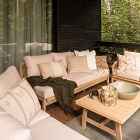 Ogrodowy narożny zestaw z stołem Castello, plecionka, drewno akacjowe FSC, wygląd teakowy, beżowy