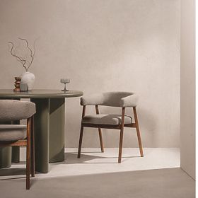 Tapicerowane krzesło Giovani, jasnobrązowe/dębowe drewno, zaokrąglone