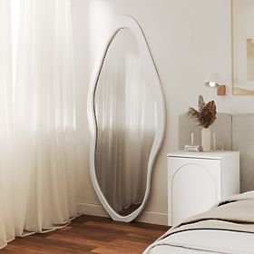 Wiszące lustro w drewnianej ramie Mara, 180x80 cm, nieregularny kształt, białe