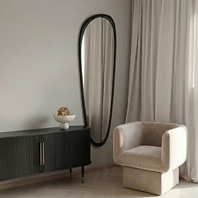 Wiszące lustro w drewnianej ramie Sogno 60x165 cm, nieregularny kształt, czarne